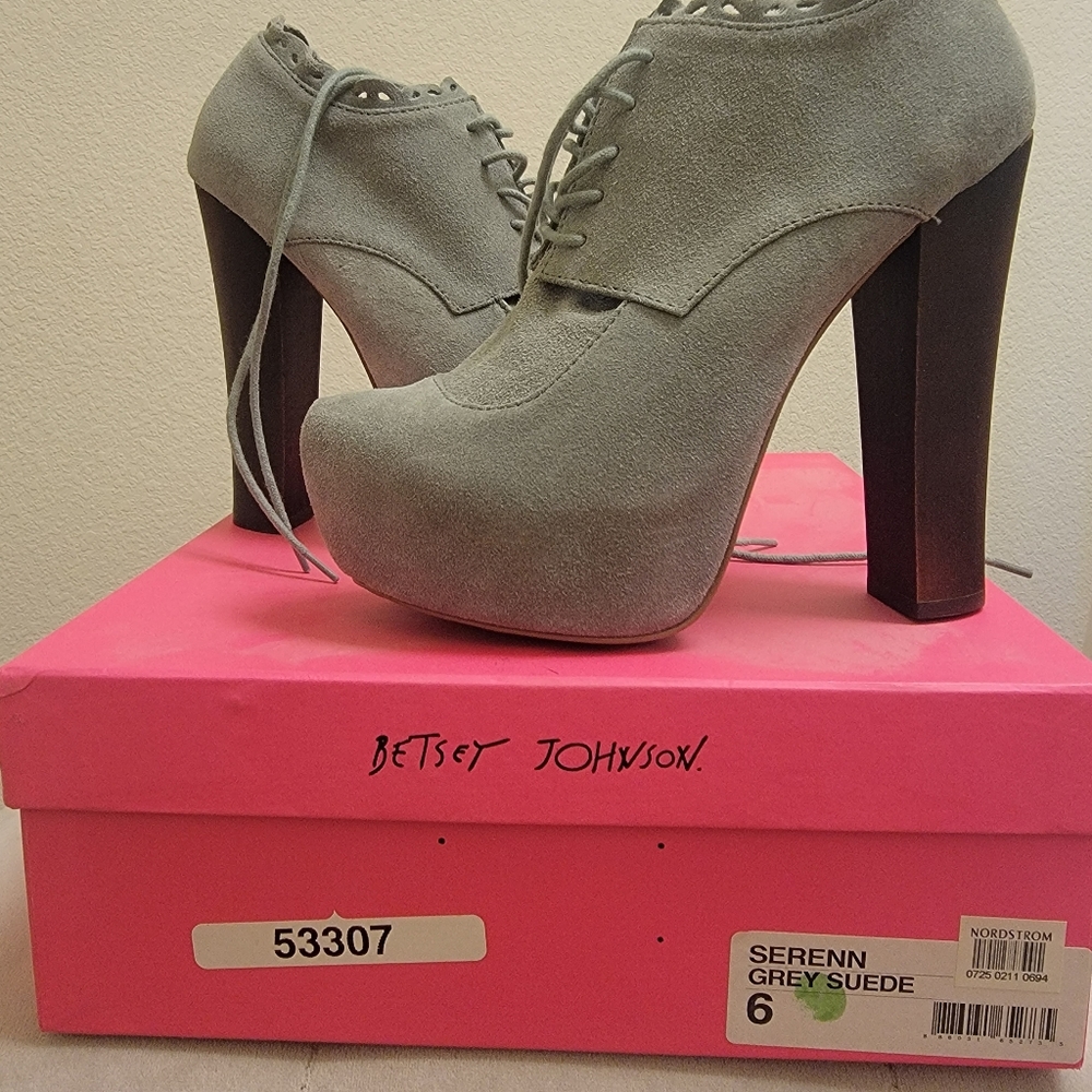 Betsey Johnson Bootie Size 6,Grey